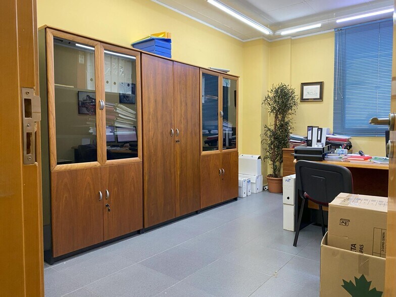 Retail in València for lease - Interior Photo - Image 1 of 12