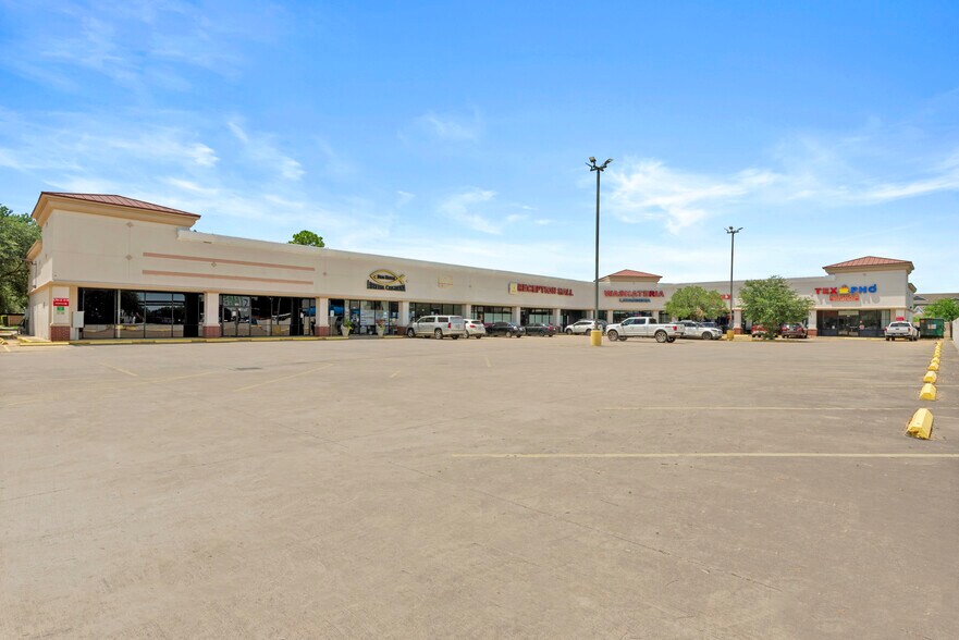 301 Vista Rd, Pasadena, TX à louer - Photo du bâtiment - Image 1 de 30