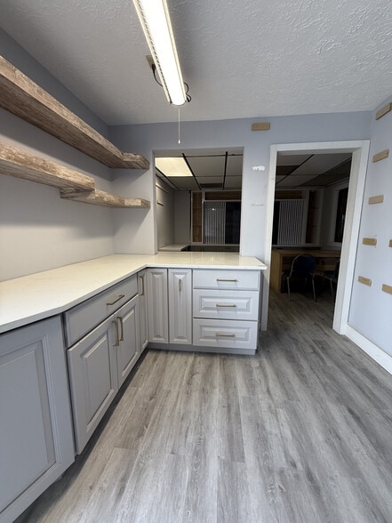 1592 SE Village Green Dr, Port Saint Lucie, FL for lease - Building Photo - Image 2 of 7