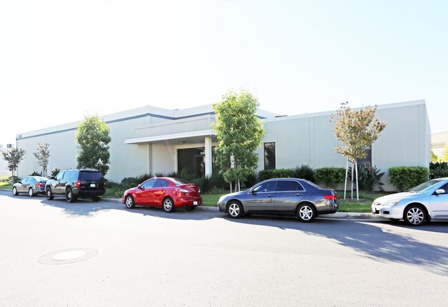Plus de détails pour 2886 E Blue Star St, Anaheim, CA - Industriel à louer