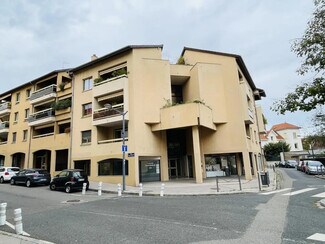 Plus de détails pour Commerce de détail à vendre