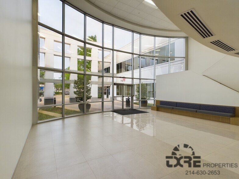 1701 E Lamar Blvd, Arlington, TX à louer - Photo intérieure - Image 3 de 13