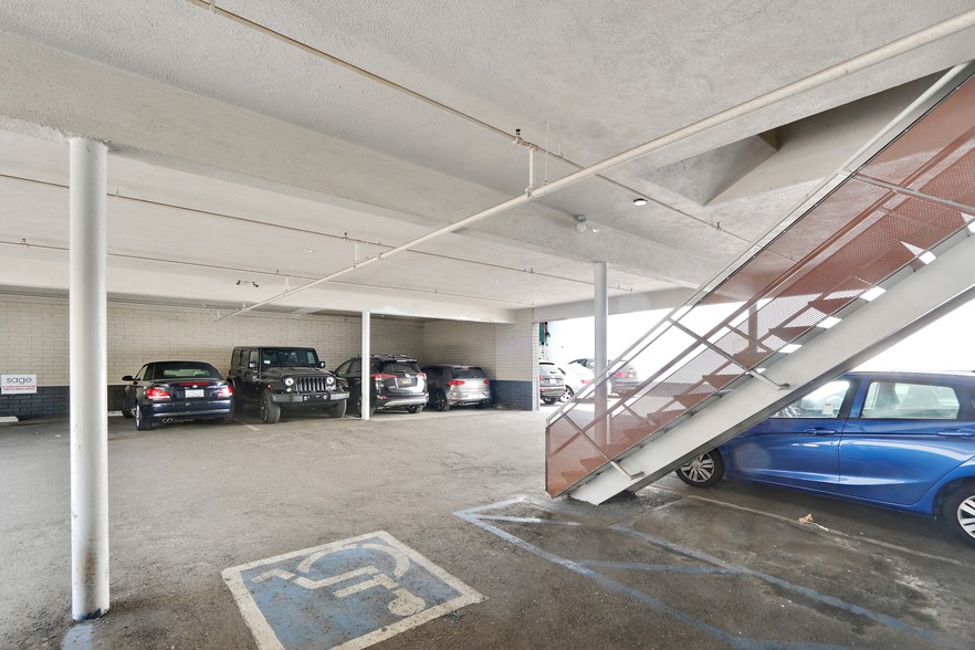 215 S La Cienega Blvd, Beverly Hills, CA for lease - Building Photo - Image 2 of 8