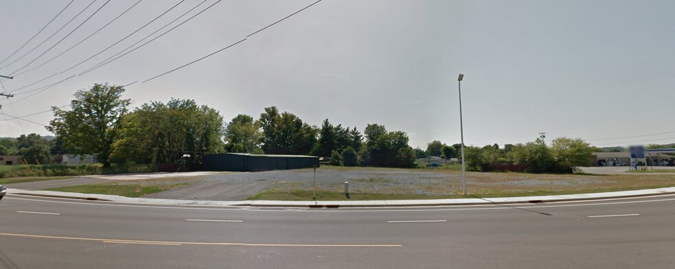 808 N Lynn Ave, Elizabethton, TN à louer - Photo du bâtiment - Image 2 de 6