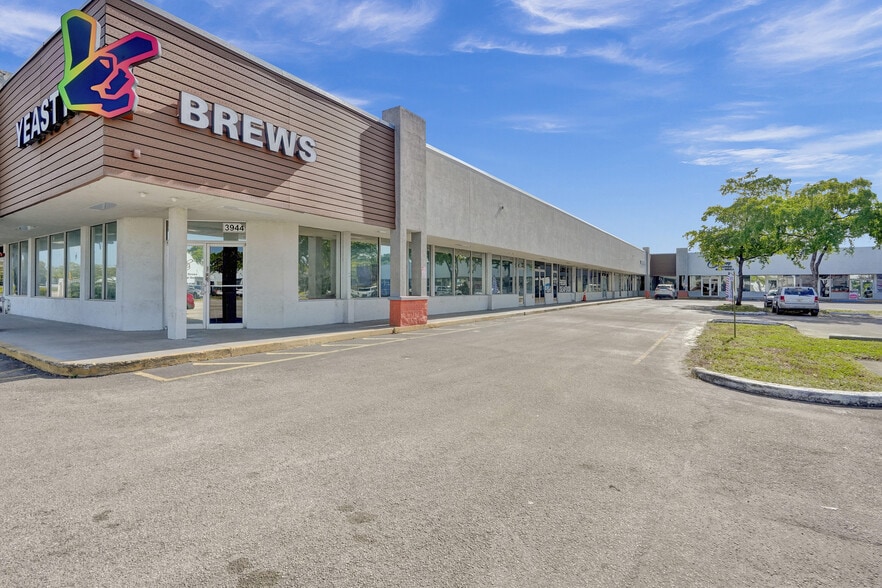 3908 NW 19th St, Lauderhill, FL for lease - Building Photo - Image 3 of 8