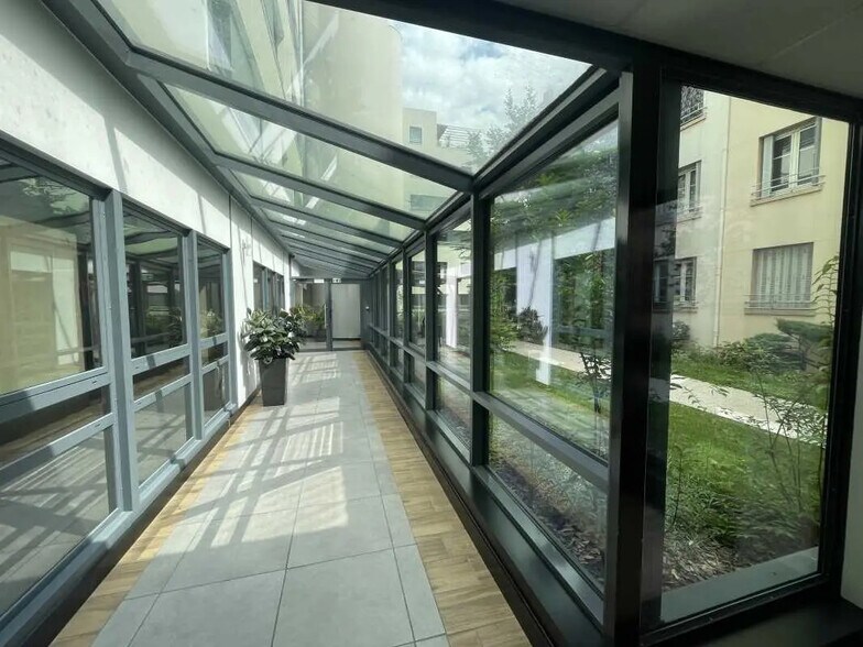 27 Rue De La Villette, Lyon for lease - Interior Photo - Image 2 of 3