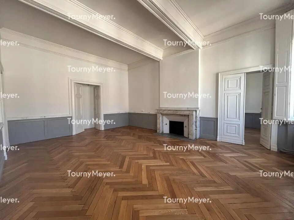Office in Toulouse for lease Interior Photo- Image 1 of 11