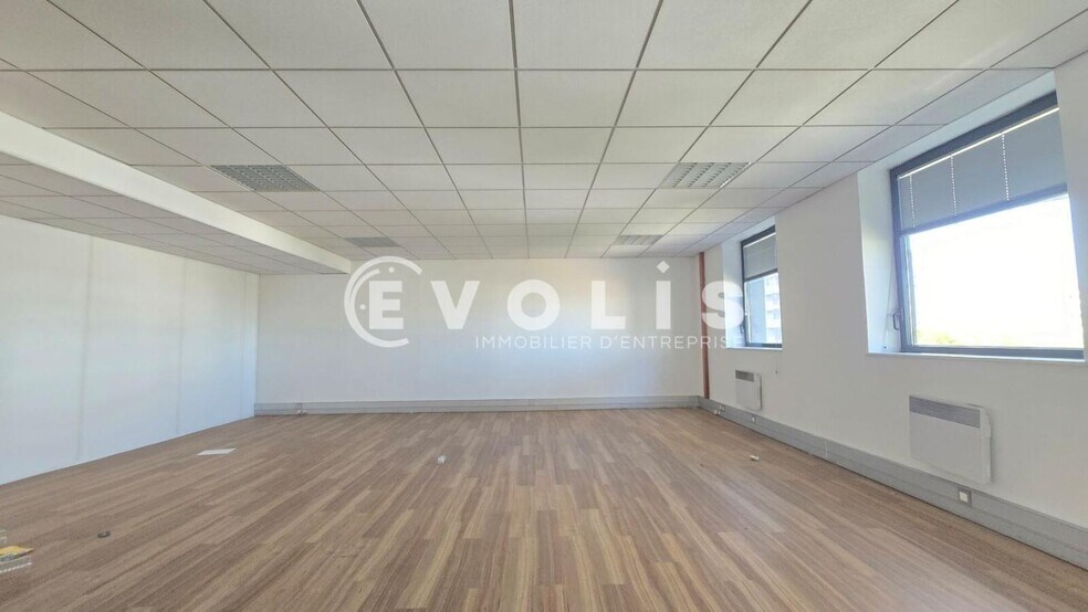 51 Rue Hoche, Ivry-sur-Seine for lease - Interior Photo - Image 2 of 32