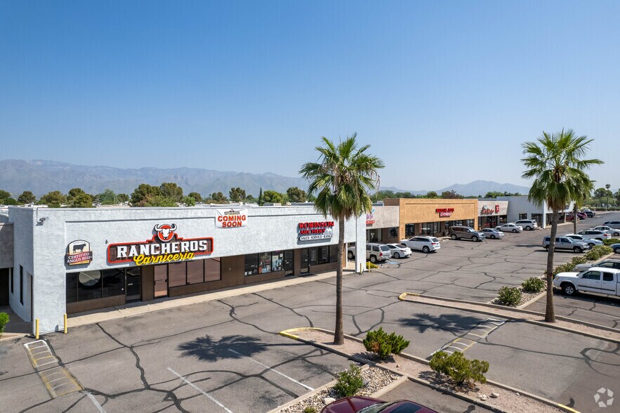 7605-7667 E Speedway Blvd, Tucson, AZ à louer - Photo du bâtiment - Image 2 de 6