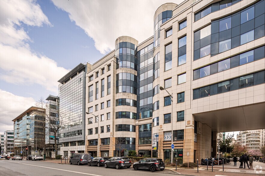 19-27 Rue Camille Desmoulins, Issy-les-Moulineaux à louer - Photo du bâtiment - Image 2 de 7