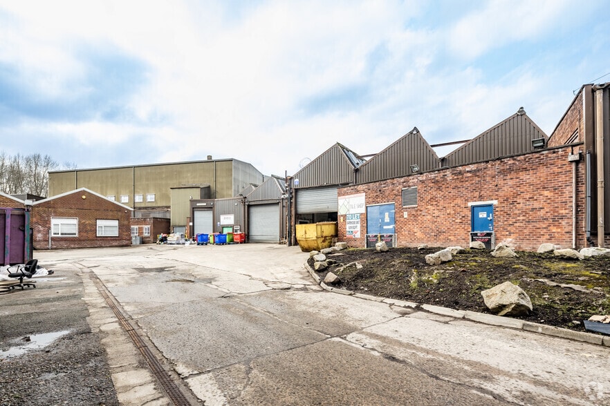 Hazelbottom Rd, Manchester for lease - Building Photo - Image 2 of 15