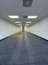 21301-21495 NW 2nd Ave, Miami, FL à louer Photo intérieure- Image 2 de 5