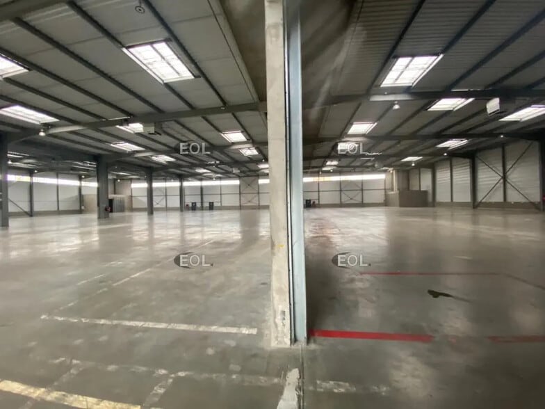 Industriel dans Lieusaint à louer - Photo intérieure - Image 2 de 11