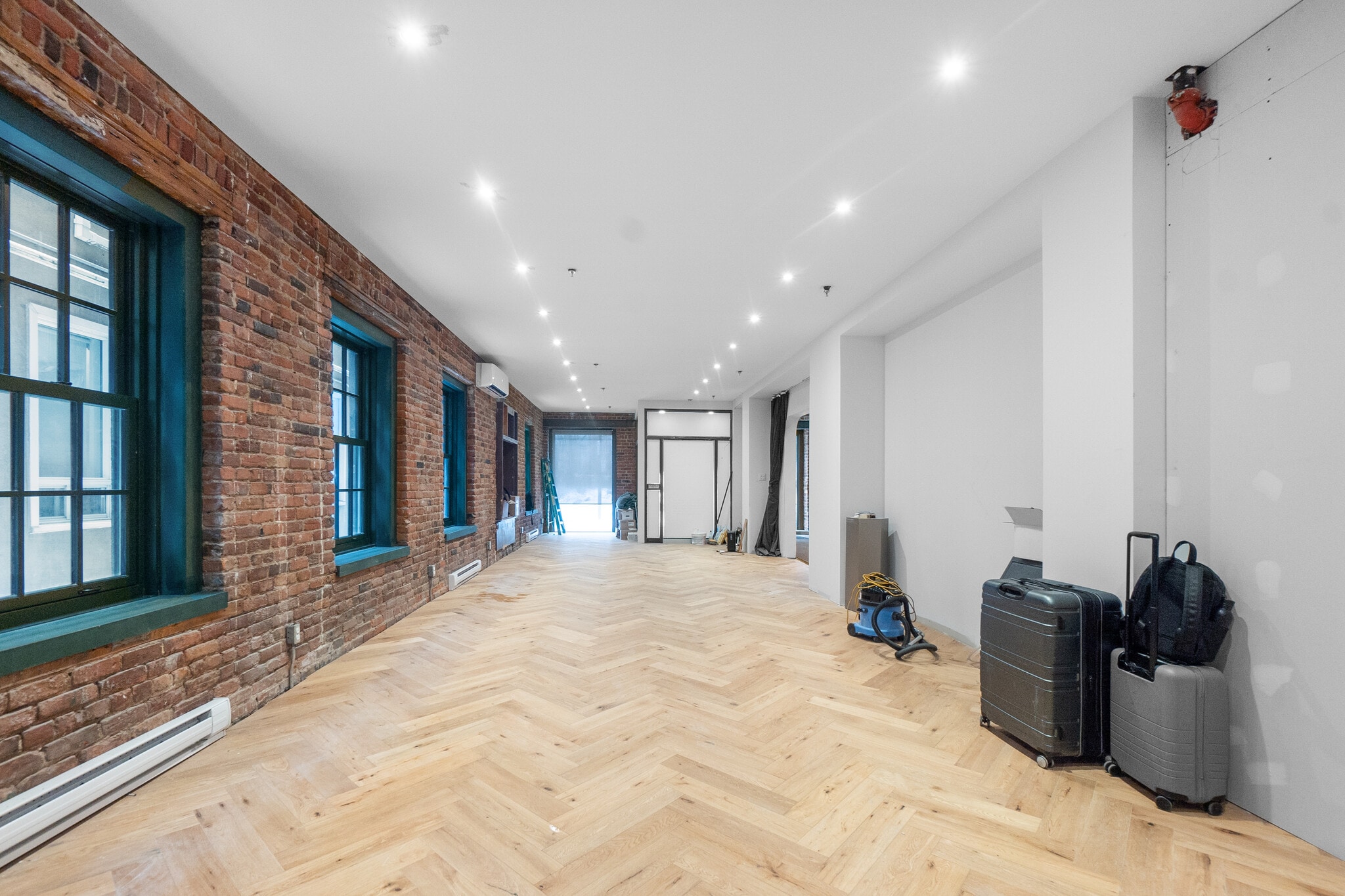 754-762 Rue Saint-Paul O, Montréal, QC for lease Primary Photo- Image 1 of 19