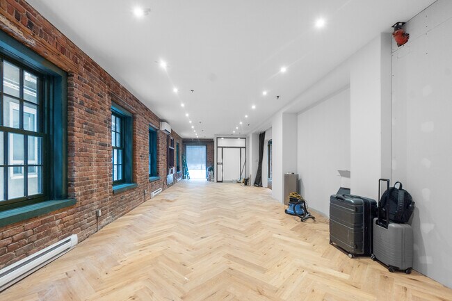 Plus de détails pour 754-762 Rue Saint-Paul O, Montréal, QC - Commerce de détail à louer