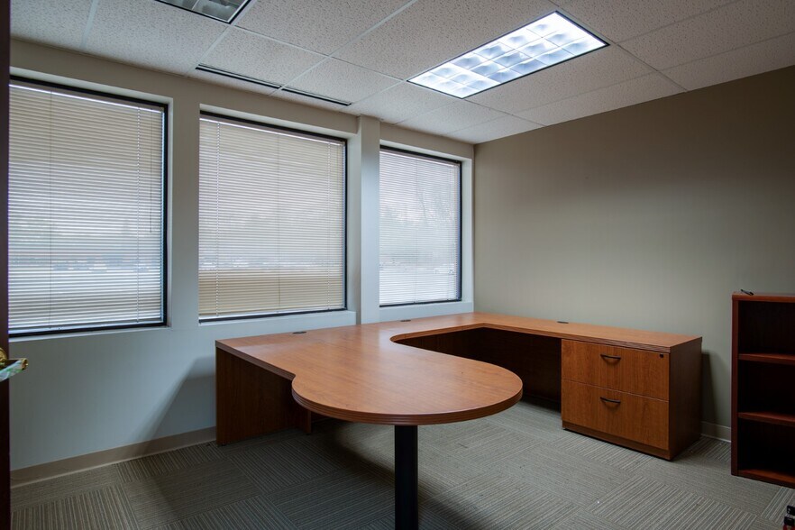 1 Columbia Circle Dr, Albany, NY à vendre - Photo intérieure - Image 2 de 25