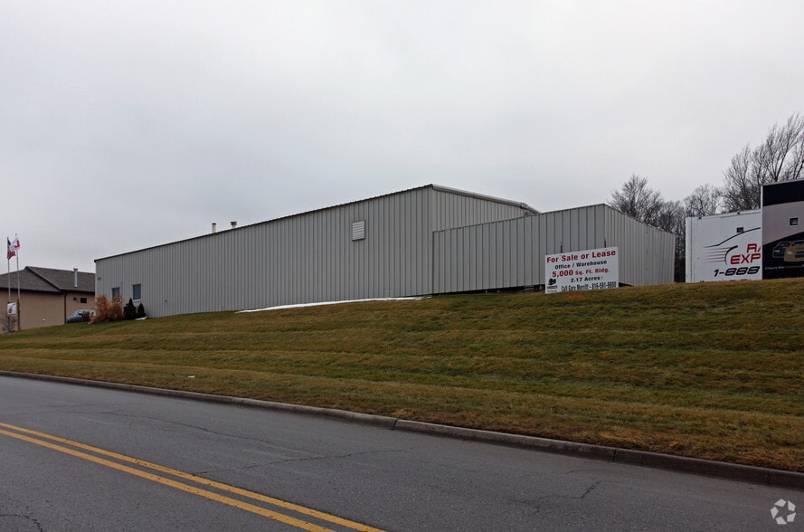 6878 Martindale Rd, Shawnee, KS for sale - Building Photo - Image 3 of 5