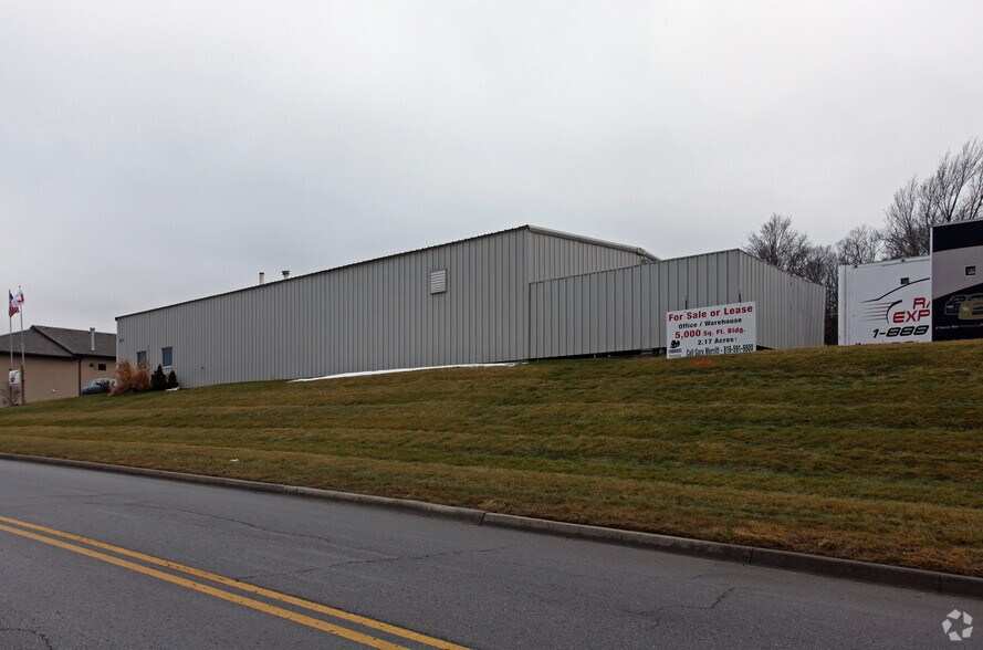 6878 Martindale Rd, Shawnee, KS à vendre - Photo du bâtiment - Image 3 de 5