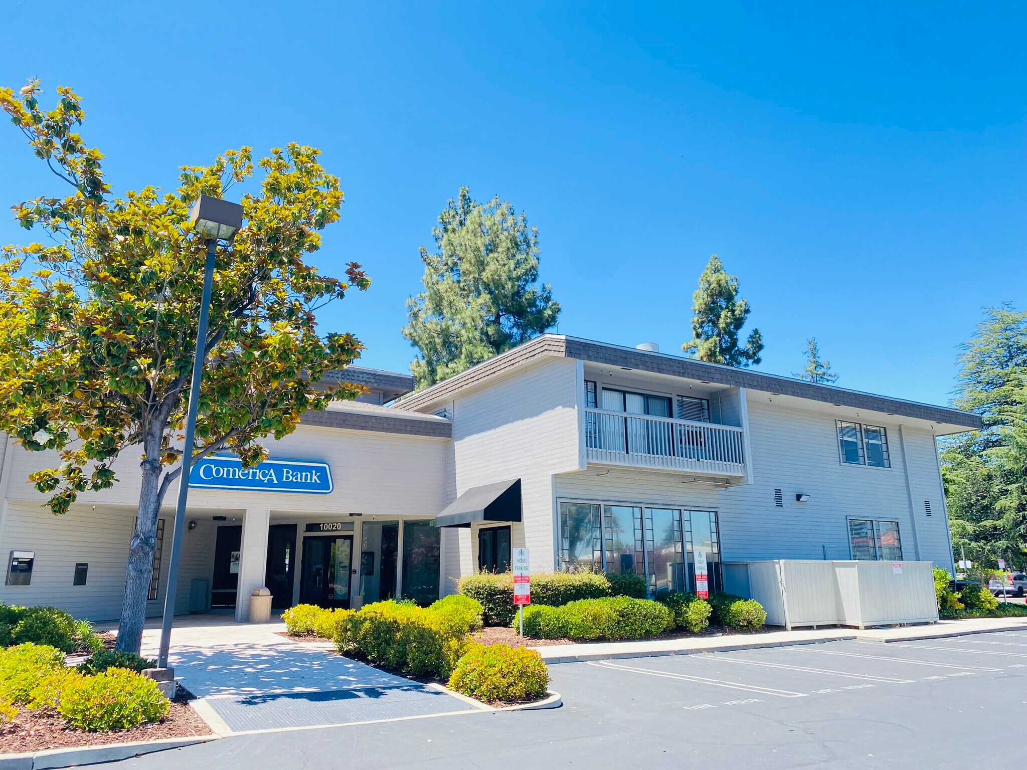 10020 N De Anza Blvd, Cupertino, CA à vendre Photo du bâtiment- Image 1 de 1