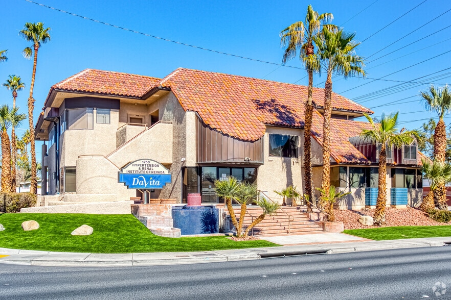 1750 E Desert Inn Rd, Las Vegas, NV for lease - Primary Photo - Image 1 of 15