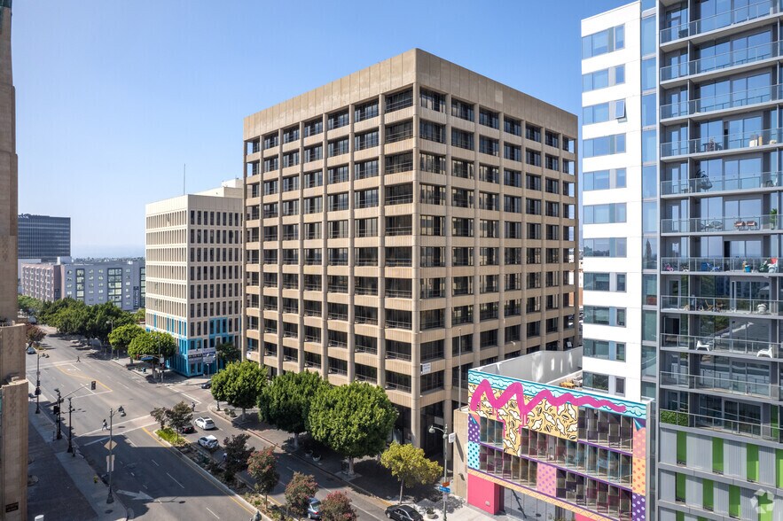 3055 Wilshire Blvd, Los Angeles, CA à louer - Photo du bâtiment - Image 2 de 5