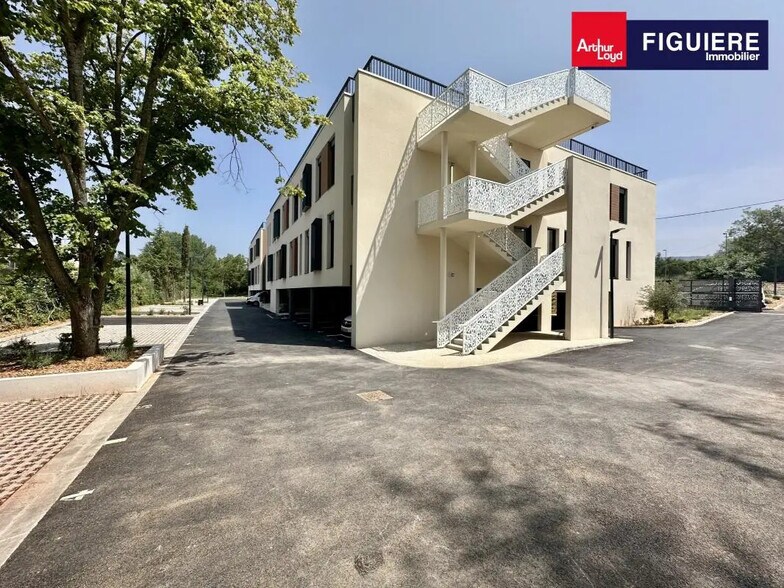 Office in Meyreuil for lease - Building Photo - Image 3 of 15