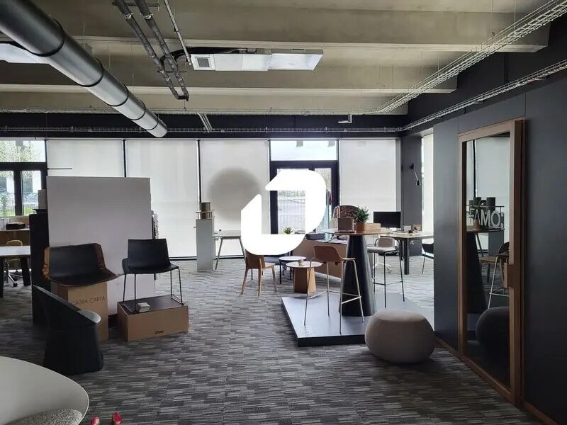 Office in Mérignac for lease Interior Photo- Image 1 of 6