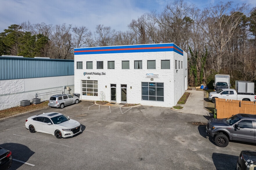 1136 Jensen Dr, Virginia Beach, VA for sale - Primary Photo - Image 1 of 5