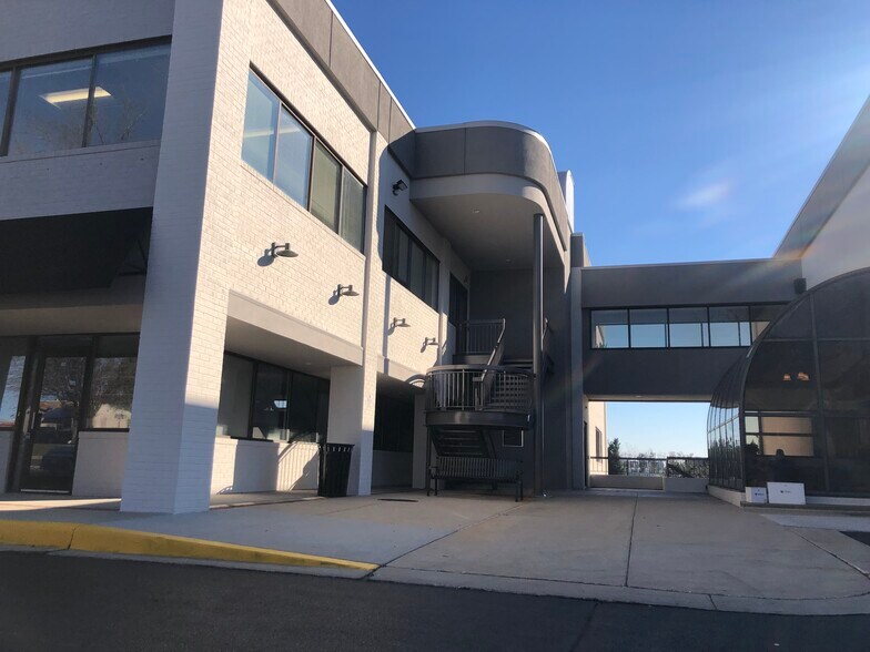 9 Schilling Rd, Hunt Valley, MD à louer - Photo du bâtiment - Image 3 de 10