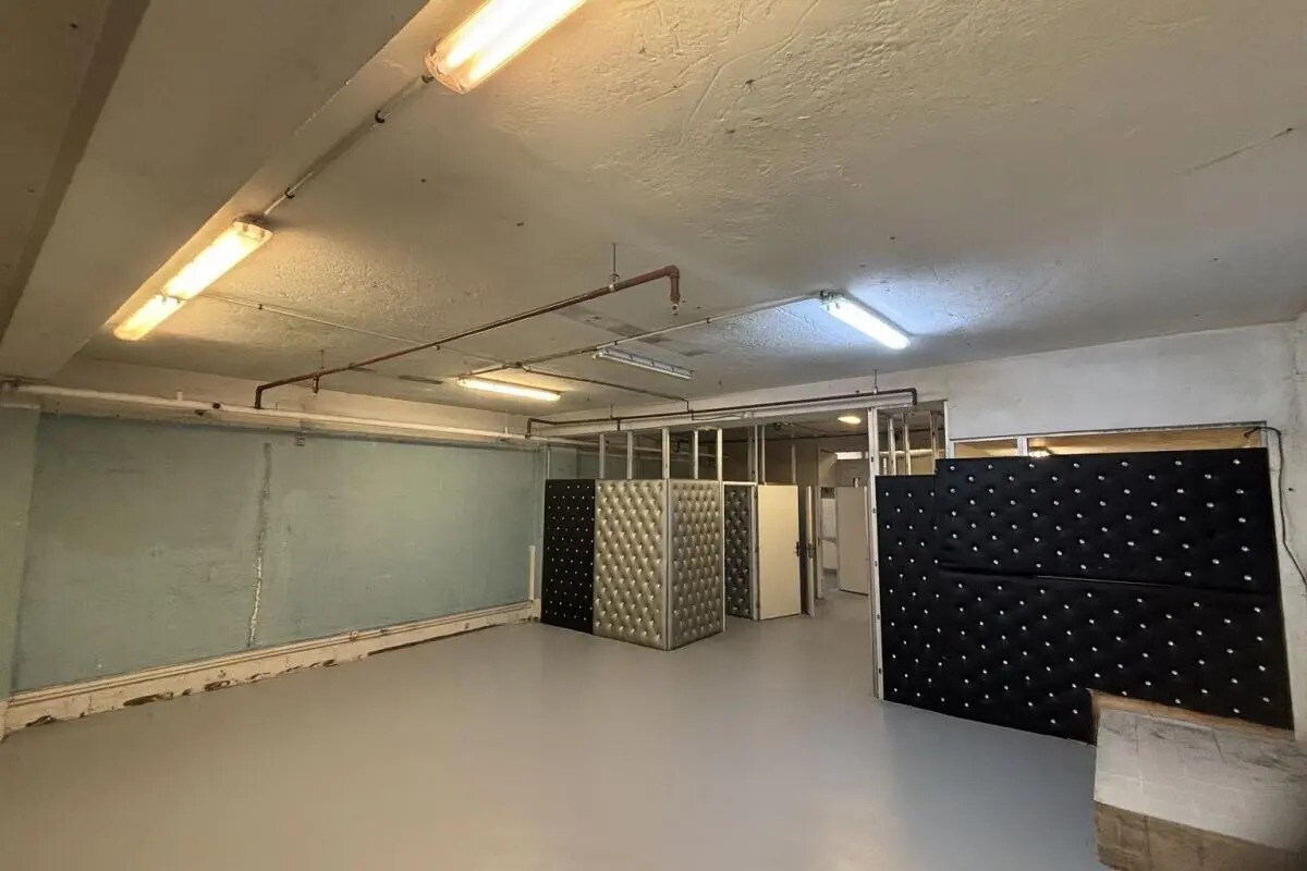 Industriel dans Paris à louer Photo du bâtiment- Image 1 de 6