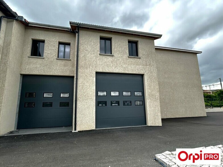 Office in Ternay for lease - Building Photo - Image 2 of 7