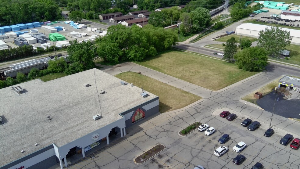 109 Crosby ave, Janesville, WI for sale - Building Photo - Image 2 of 7