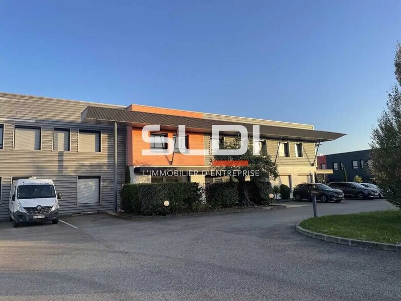 Flex dans Saint-Priest à louer - Photo du bâtiment - Image 3 de 8