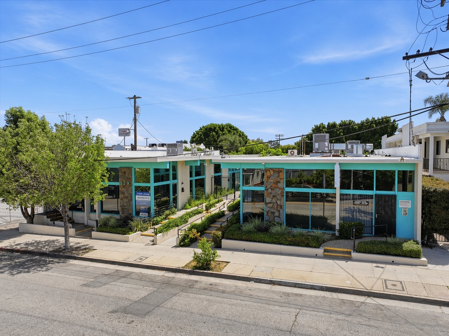527-541 W 9th St portefeuille de 2 propriétés à vendre sur LoopNet.ca Photo du bâtiment- Image 1 de 21
