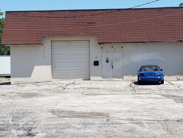 6201-6211 N Lindbergh Blvd, Hazelwood, MO for lease - Building Photo - Image 2 of 3