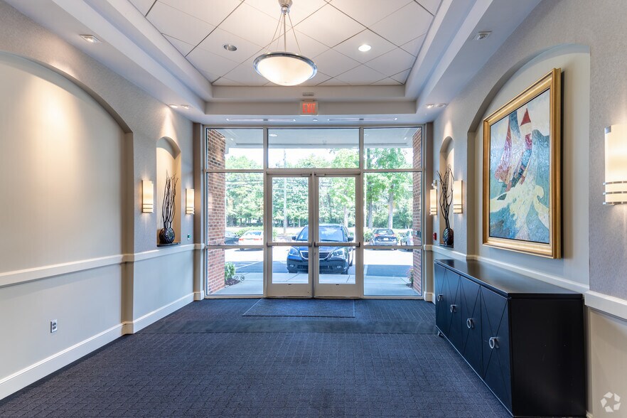 10815 Sikes Pl, Charlotte, NC à vendre - Photo intérieure - Image 3 de 8