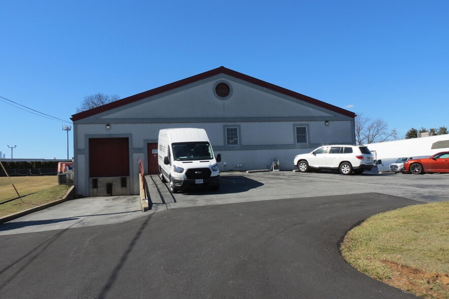 1176 Enterprise Ct, East Petersburg, PA for lease - Building Photo - Image 2 of 9