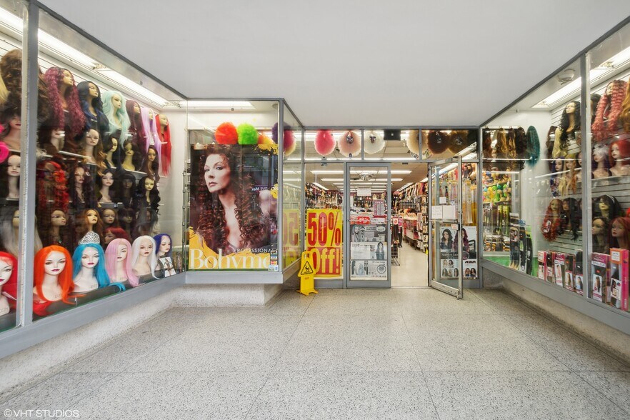 1254 N Milwaukee Ave, Chicago, IL à vendre - Photo intérieure - Image 2 de 8