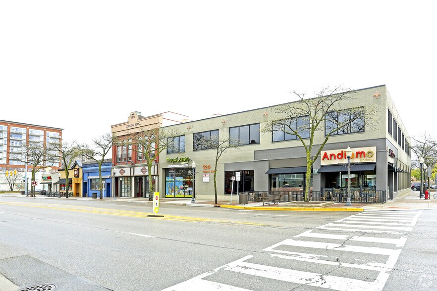107 S Main St, Royal Oak, MI à louer - Photo du bâtiment - Image 2 de 5