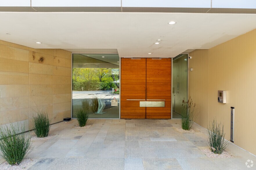 24151 Ventura Blvd, Calabasas, CA à louer - Photo intérieure - Image 3 de 19