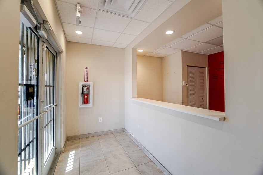 1015 NW 72nd St, Miami, FL for sale - Building Photo - Image 3 of 29