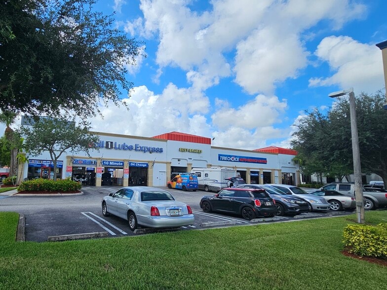 7750-7808 Okeechobee Blvd, West Palm Beach, FL for lease - Primary Photo - Image 1 of 5