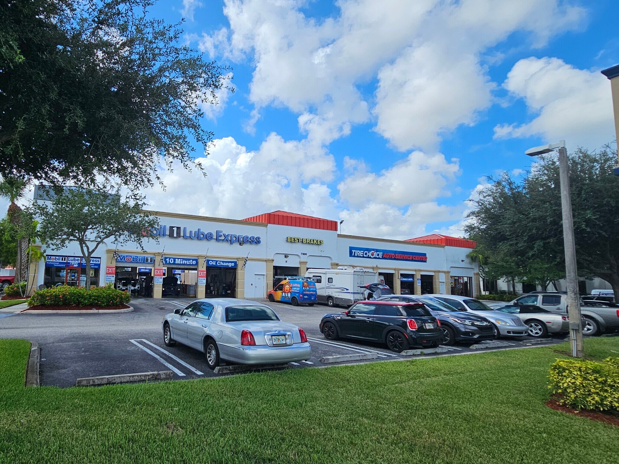 7750-7808 Okeechobee Blvd, West Palm Beach, FL à louer Photo principale- Image 1 de 6