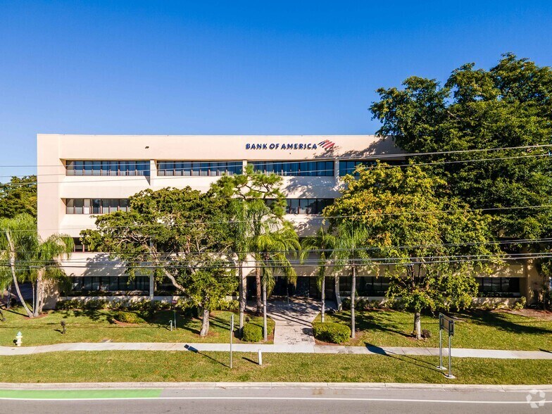 1761 W Hillsboro Blvd, Deerfield Beach, FL à louer - Photo du bâtiment - Image 2 de 8