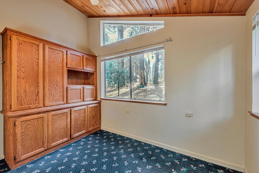 6023 Pony Express Trl, Pollock Pines, CA for sale - Lobby - Image 3 of 48