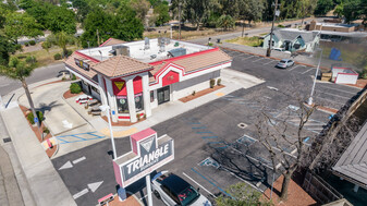 1330 E Tulare Ave, Tulare CA - Restaurant avec service au volant