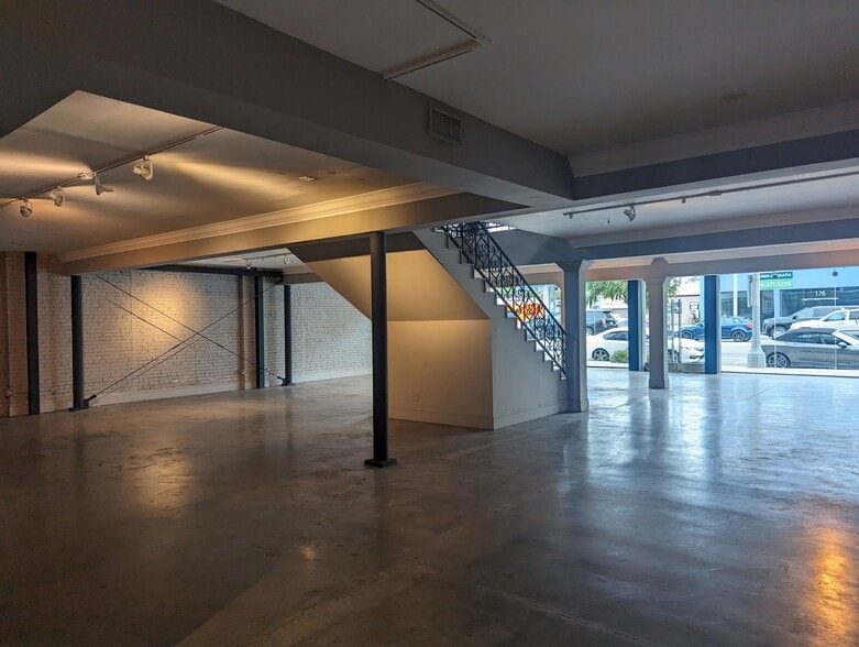 169 N La Brea Ave, Los Angeles, CA for lease - Interior Photo - Image 3 of 5