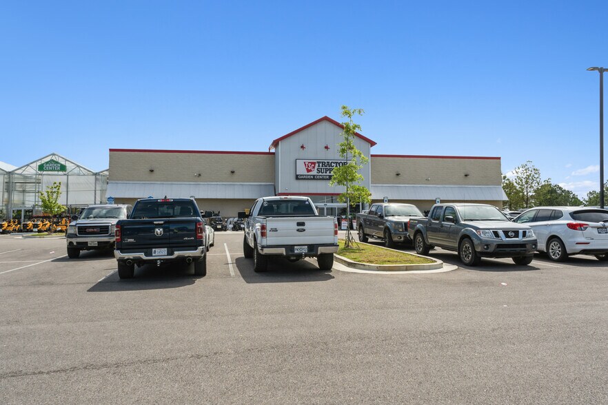 1122 W Barnes Crossing Rd, Tupelo, MS à vendre - Photo du bâtiment - Image 1 de 4