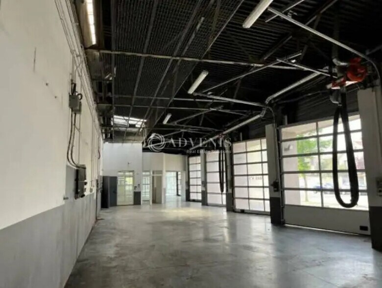 Flex in Vénissieux for lease - Interior Photo - Image 1 of 6