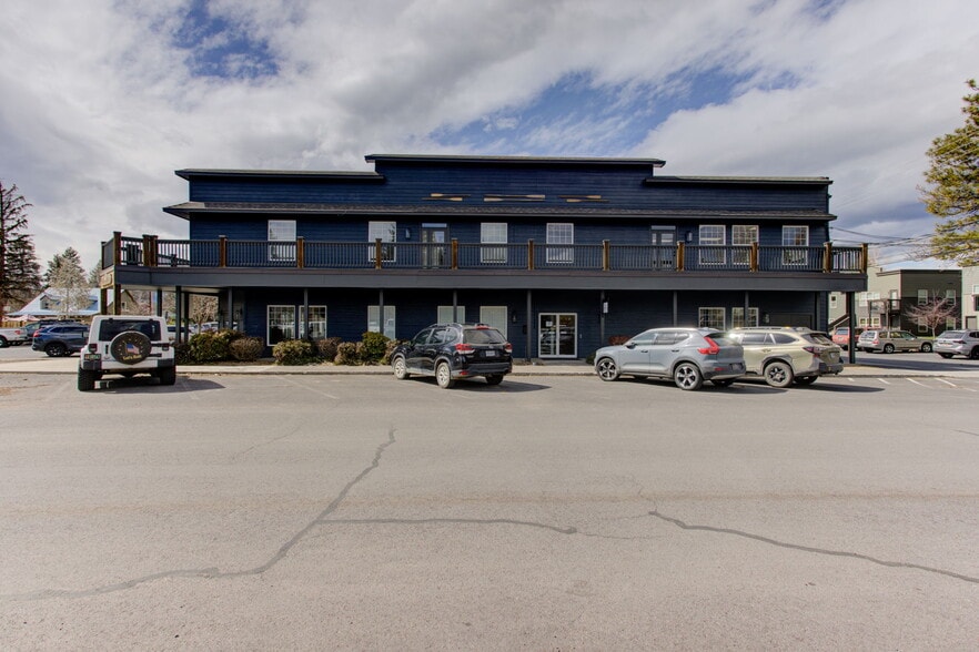 192 E Main Ave, Sisters, OR for lease - Building Photo - Image 3 of 6